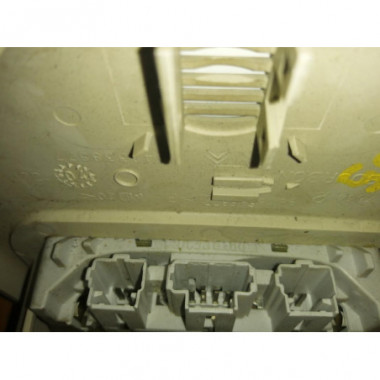 Luz interior Citroen C4 I Hatchback (Fase I, 2004) 1.6 HDi 16V (90 cv)
