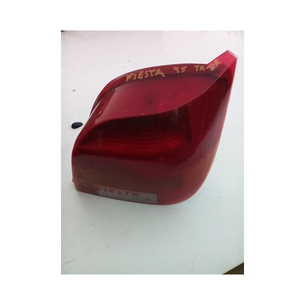 Piloto trasero derecho Ford Festiva II (DA) (1994-1997) 1.3i (64 cv) Piloto trasero derecho Ford Festiva II (DA) (1994-1997) 1.3i (64 cv)