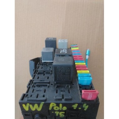 Caja de reles / fusibles Volkswagen Polo III (6N/6KV) (1994-2000) 1.4 (60 cv)