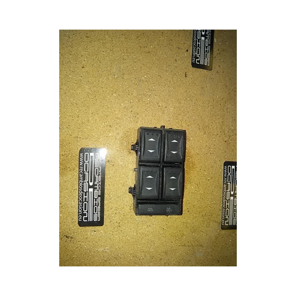 Mando elevalunas delantero izquierdo Ford Mondeo II Hatchback 2.0 TDCi (130 cv)