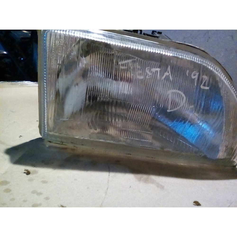 Faro derecho Ford Fiesta II (1983-1989) 1.6 D (FBD) (54 cv)