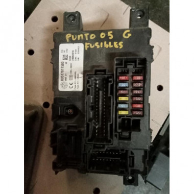 Caja de reles / fusibles Fiat Punto III (2003) 1.2i 16V (80 cv)